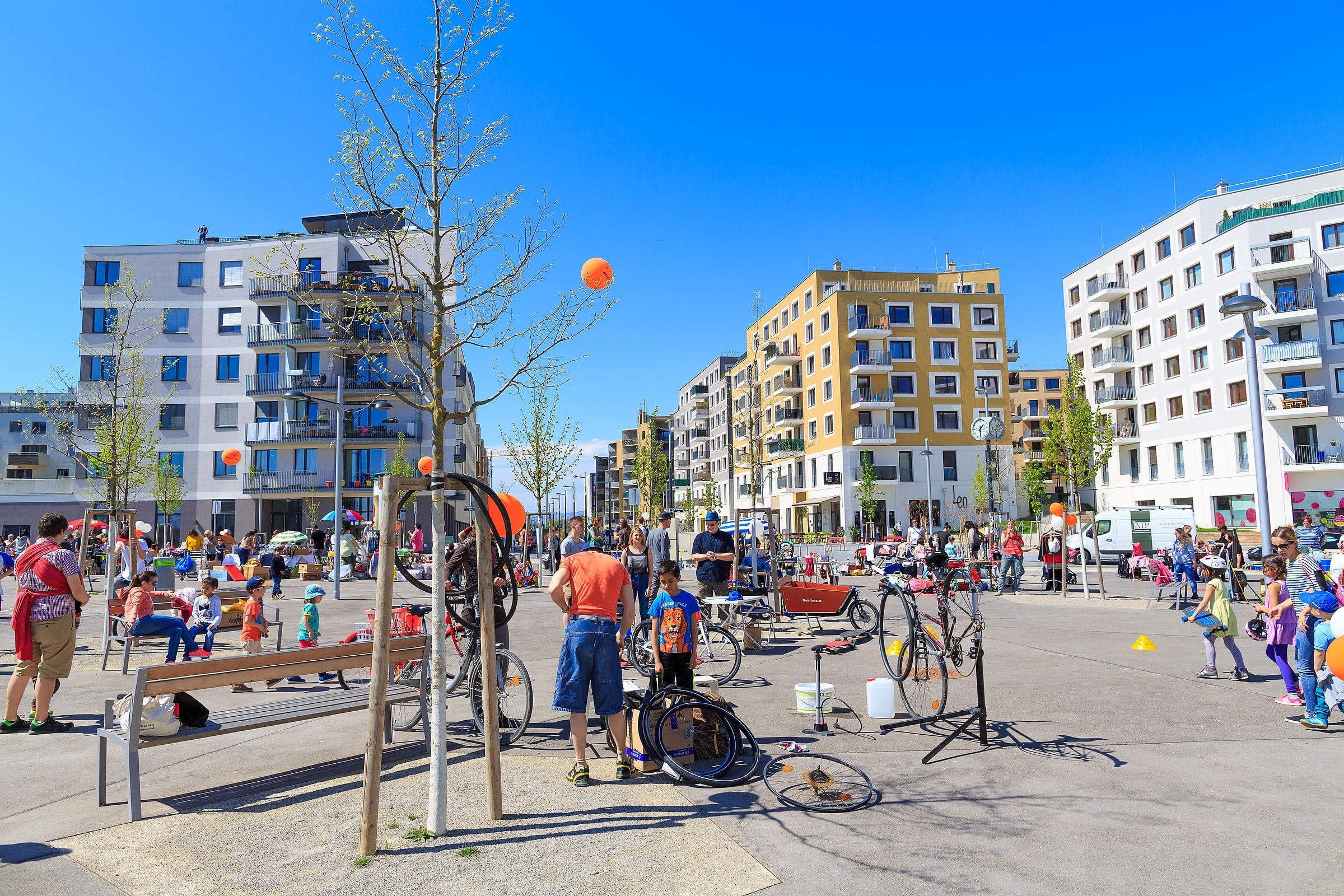 Nachbarschaft am Hannah-Arendt-Platz in der Seestadt Aspern