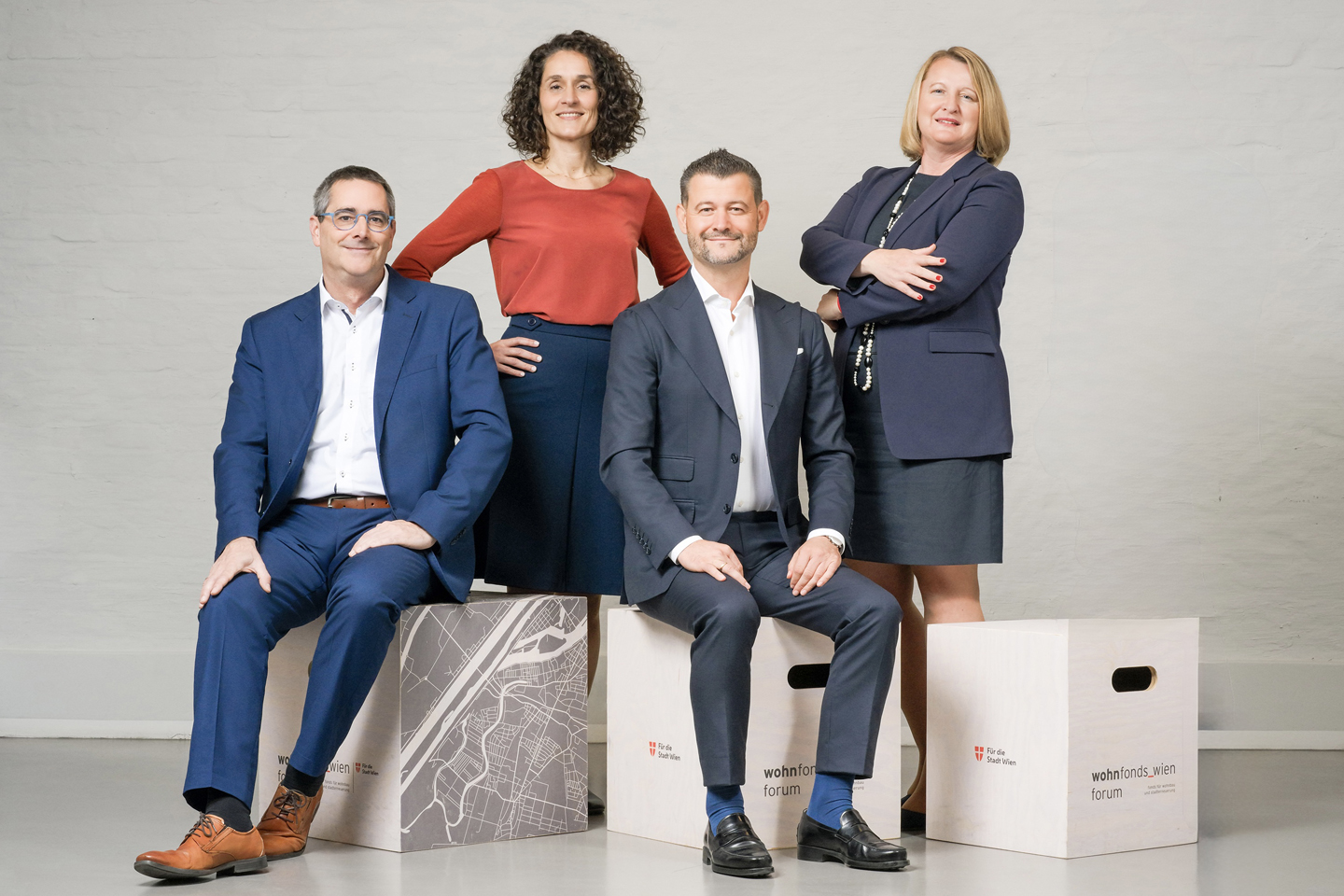 Ein Foto des Managements des wohnfonds_wien mit Geschäftsführer und Bereichsleiter*innen